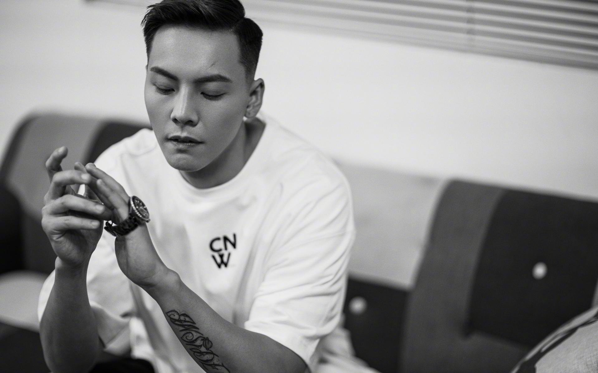 F1赛道上的政治漂移，当帕尔默在引擎轰鸣中踩下权力的油门