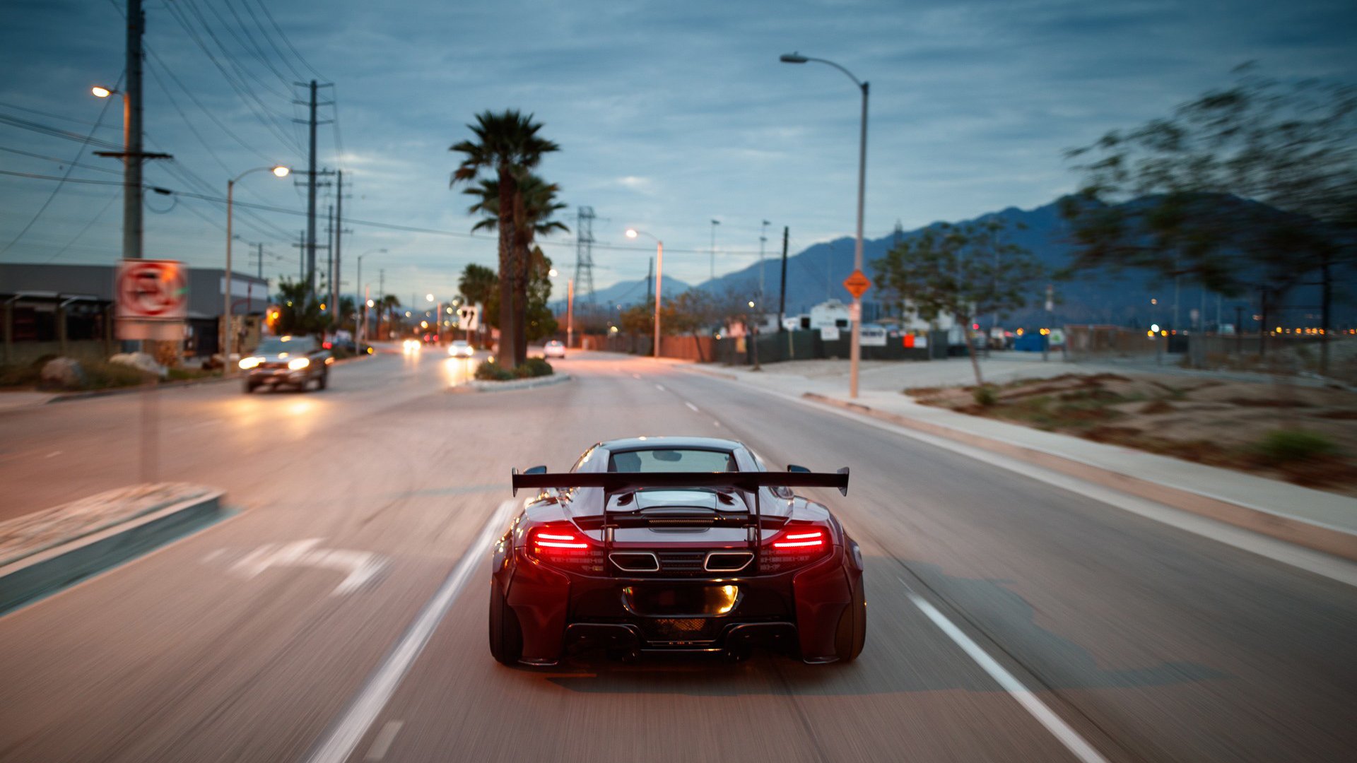 新王登基，当勒沃库森的精密仪器碾过乌克兰，唯一的非典型英雄站在门前